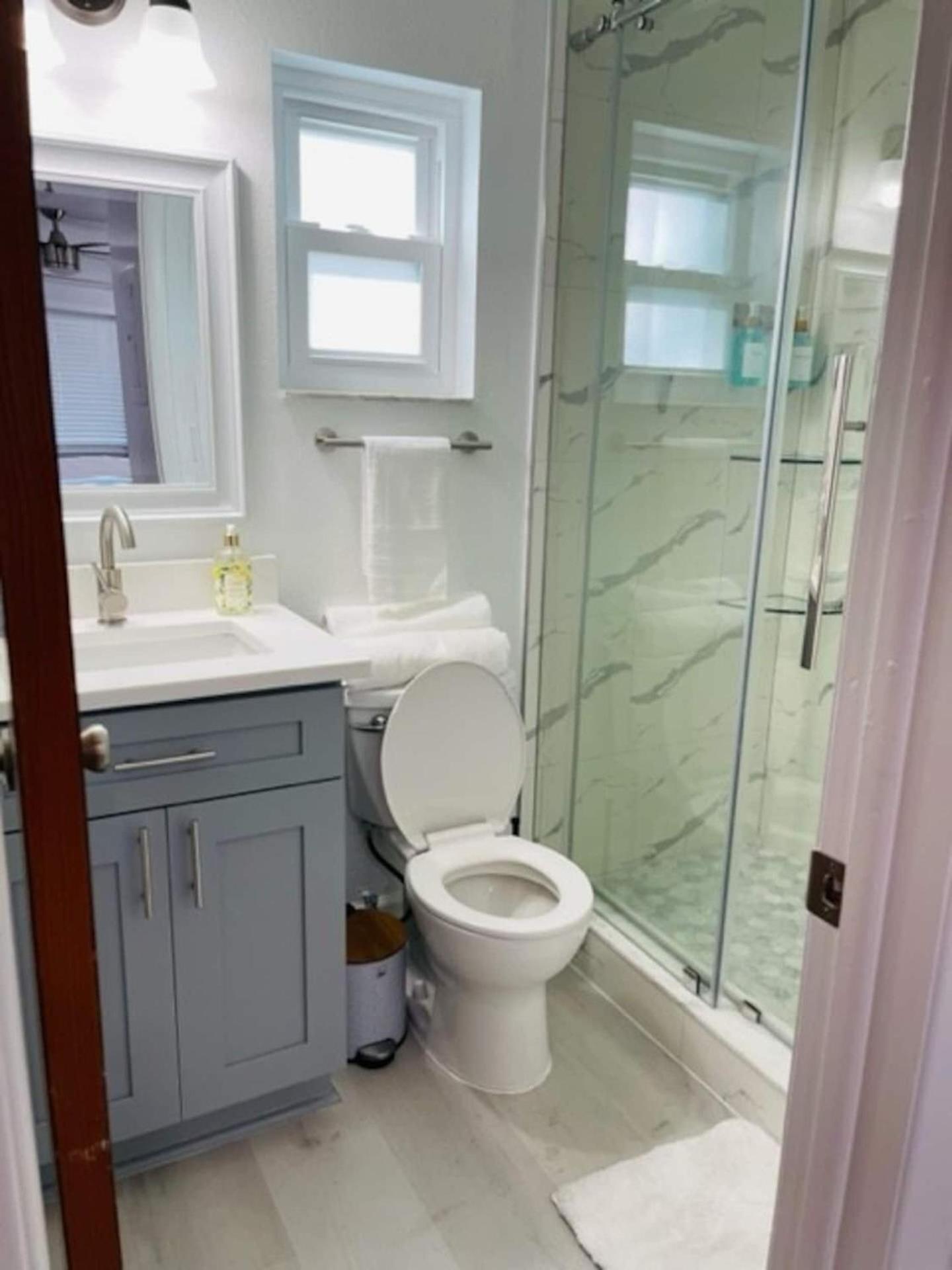 Walk Everywhere! 1-Bedroom Gem In Downtown Hub Ню Порт Ричи Екстериор снимка