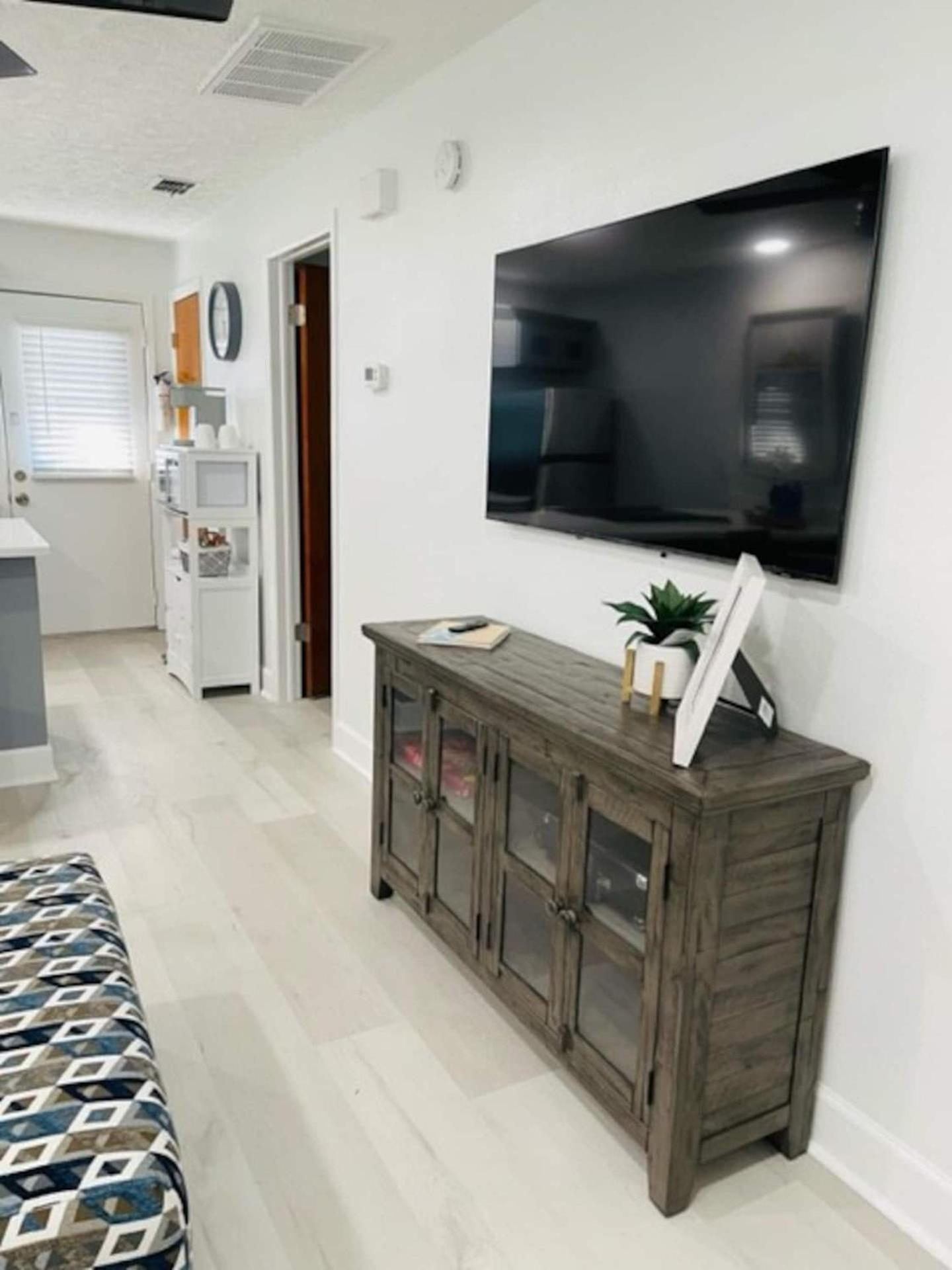 Walk Everywhere! 1-Bedroom Gem In Downtown Hub Ню Порт Ричи Екстериор снимка