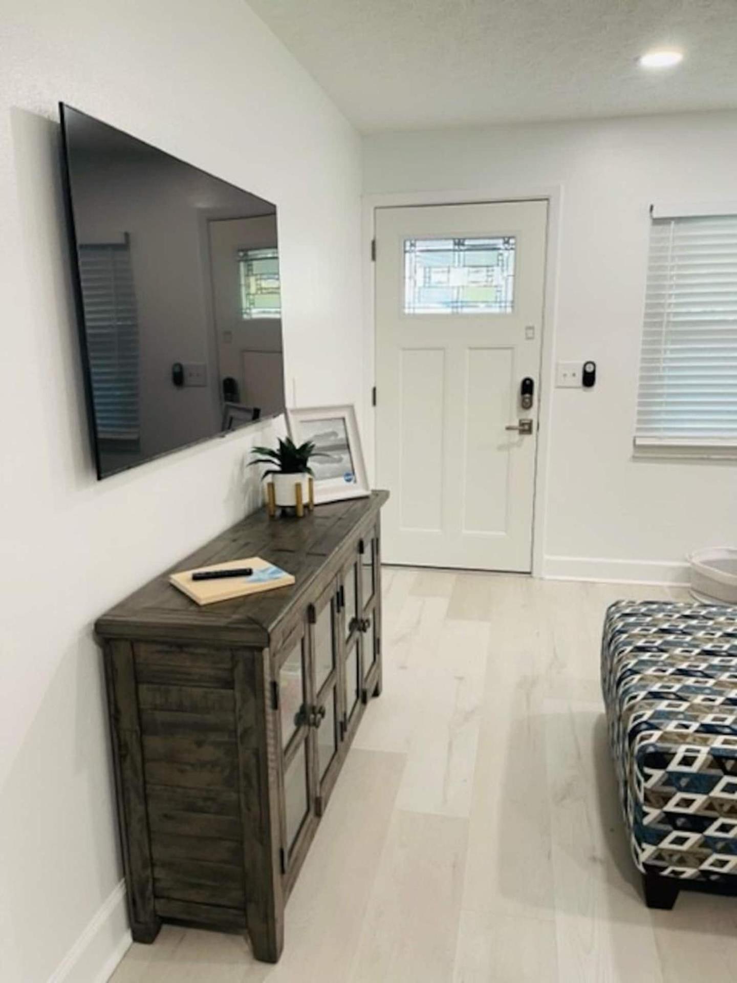 Walk Everywhere! 1-Bedroom Gem In Downtown Hub Ню Порт Ричи Екстериор снимка