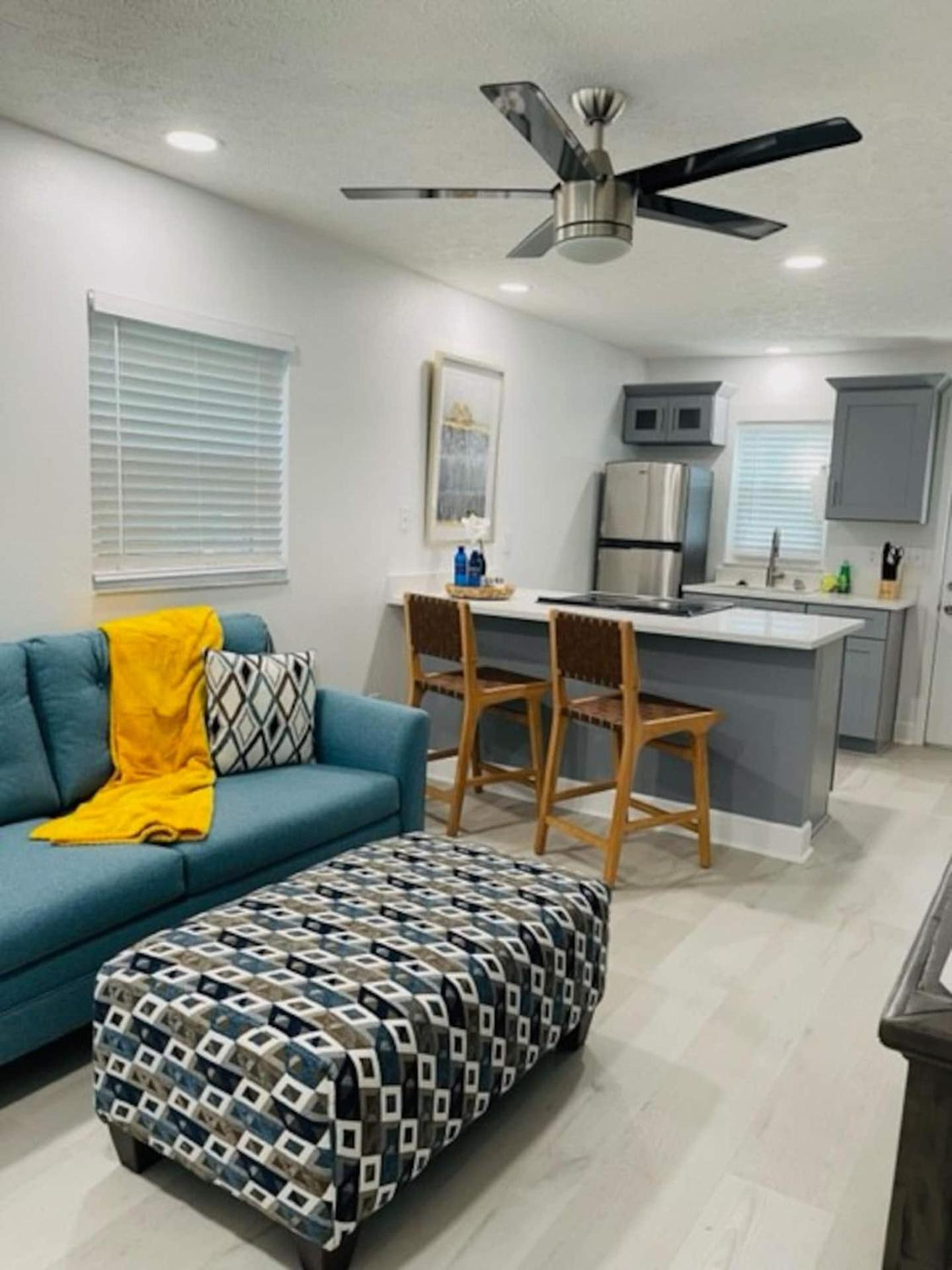 Walk Everywhere! 1-Bedroom Gem In Downtown Hub Ню Порт Ричи Екстериор снимка