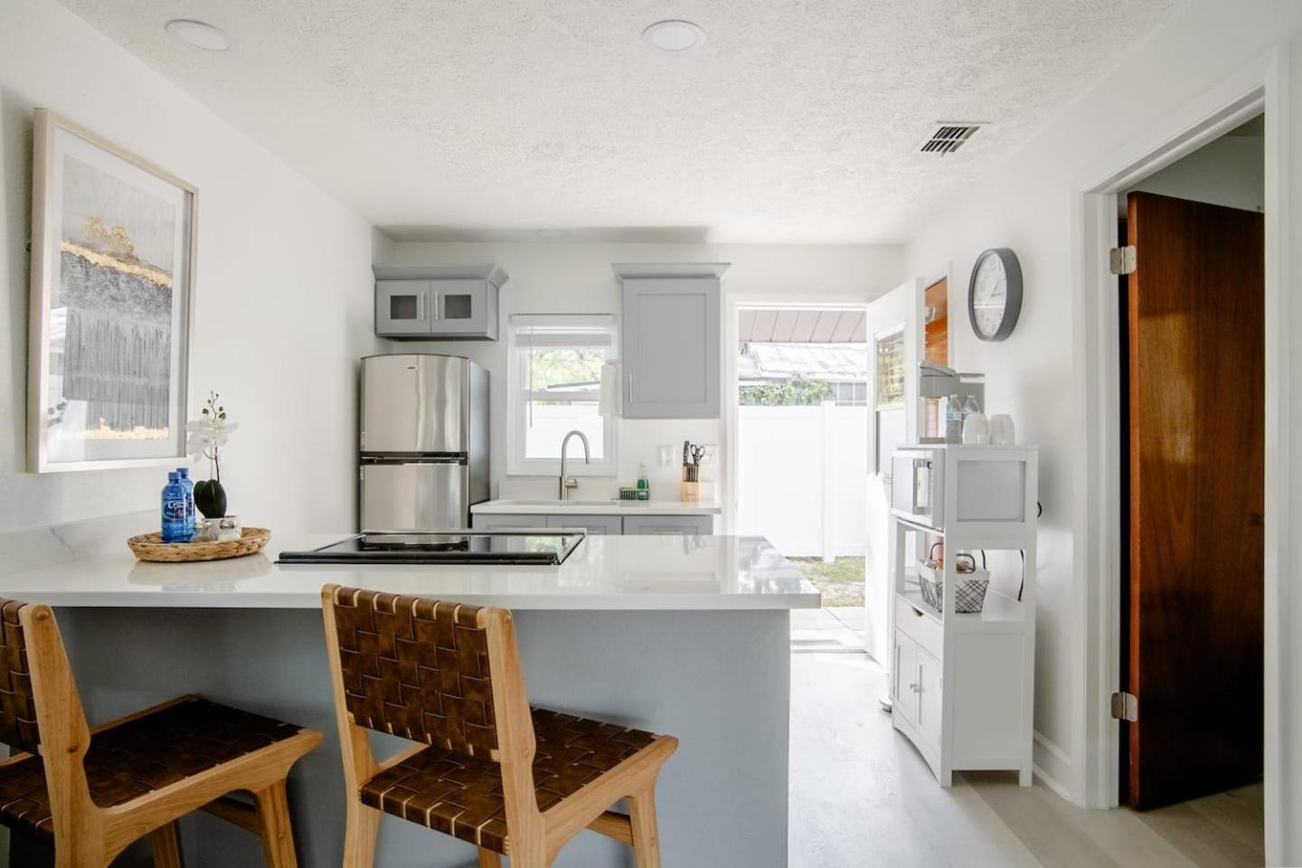 Walk Everywhere! 1-Bedroom Gem In Downtown Hub Ню Порт Ричи Екстериор снимка