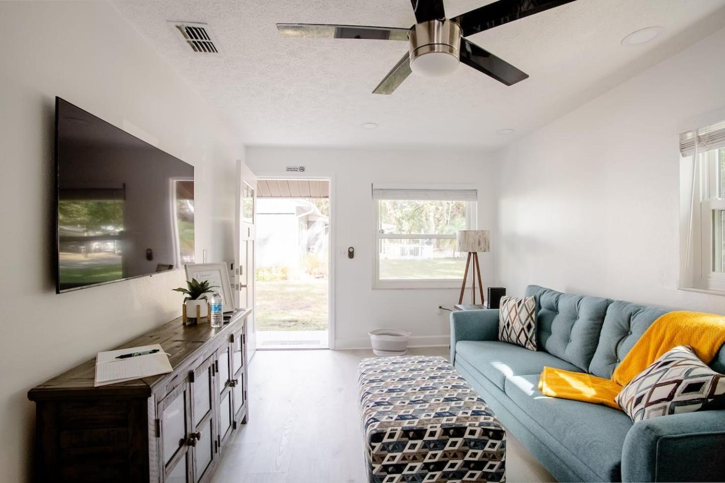 Walk Everywhere! 1-Bedroom Gem In Downtown Hub Ню Порт Ричи Екстериор снимка